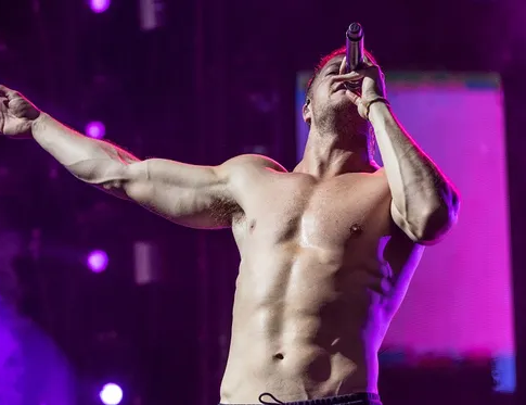 Imagine Dragons perform a cover of Eminem's Lose Yourself
