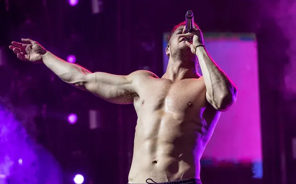 Imagine Dragons perform a cover of Eminem's Lose Yourself